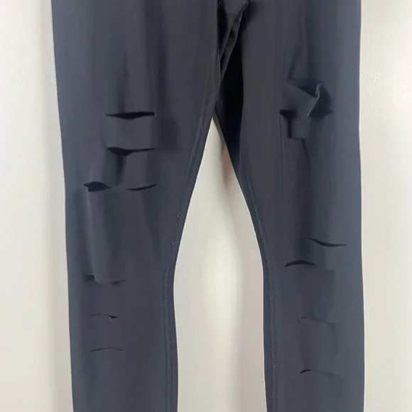 Alo Women’s High-Waist Ripped Warrior 7/8 length Legging Black Small - Picture 3 of 6